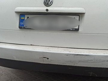 Волинянка за кермом Toyota в'їхала в припарковане авто та втекла