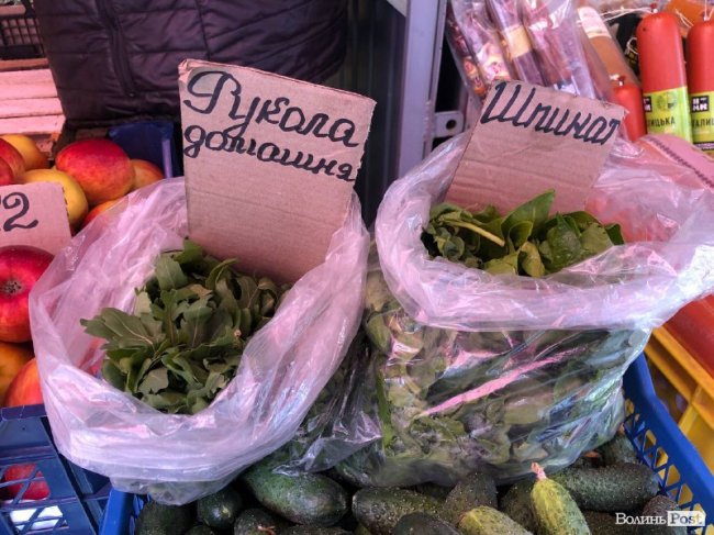 Сезонні овочі та зелень: що почому на Варшавському ринку 