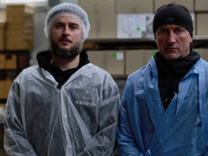 У Луцьку ветеран війни з другом виготовляють авторські чаї: частину зароблених грошей віддають на ЗСУ