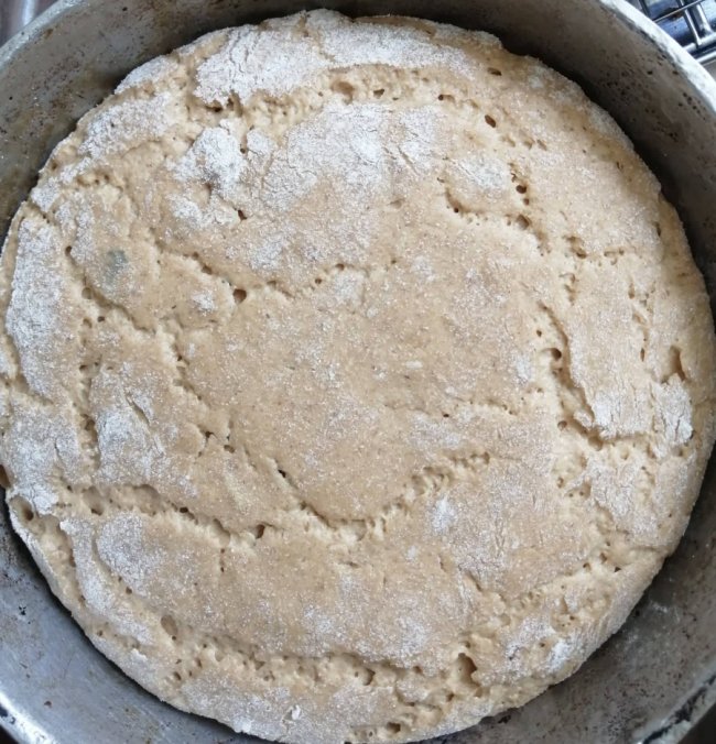 «Скільки вважають за потрібне – стільки й платять»: переселенець пече крафтовий хліб у Луцьку, щоб відновити домівку батьків після обстрілу