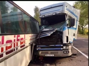 На Волині фура врізалась у автобус із шахтарями