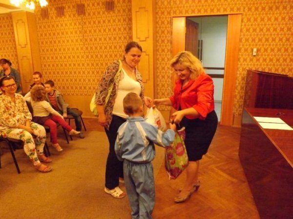 На Волині дітей переселенців допомогли зібрати у школу. ФОТО