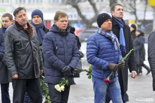 Фото прощання з міським головою Луцька Миколою Романюком