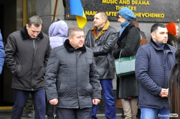 Фото прощання з міським головою Луцька Миколою Романюком