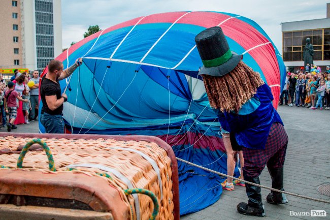Яскраво, повітряно, незабутньо: фінальний день фестивалю «Aerosfera» у Луцьку. ФОТО