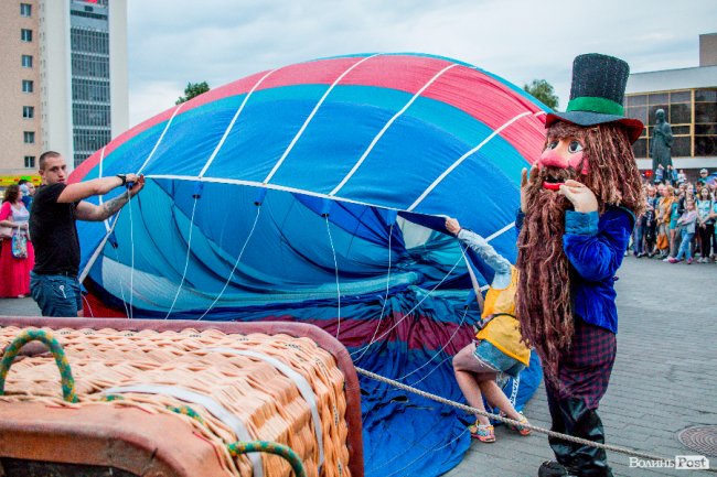 Яскраво, повітряно, незабутньо: фінальний день фестивалю «Aerosfera» у Луцьку. ФОТО