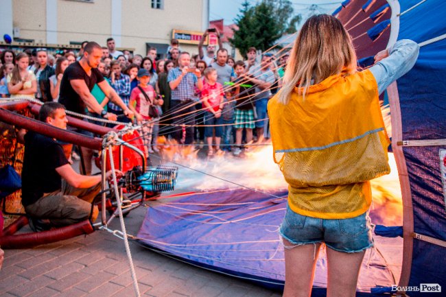 Яскраво, повітряно, незабутньо: фінальний день фестивалю «Aerosfera» у Луцьку. ФОТО