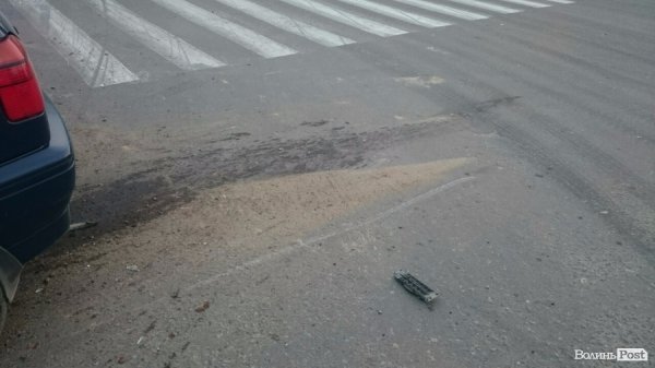 У Володимирі-Волинському ДТП: троє п'яних молодиків в'їхали в авто. ФОТО