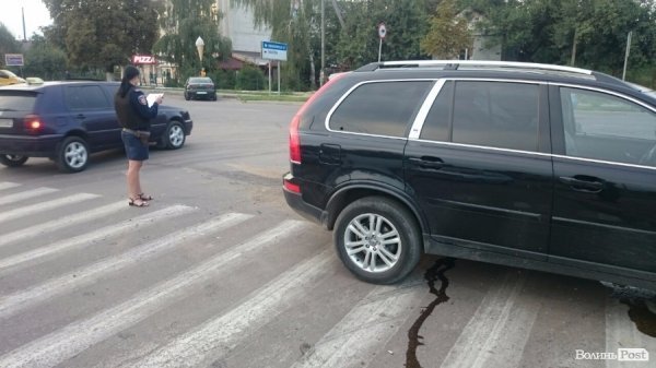 У Володимирі-Волинському ДТП: троє п'яних молодиків в'їхали в авто. ФОТО