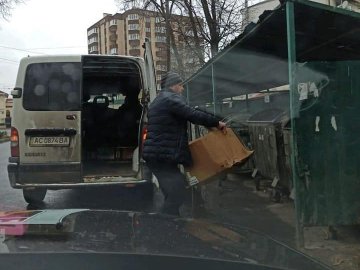 Викидав будівельне сміття у контейнери: муніципали спіймали лучанина-«зозулю»