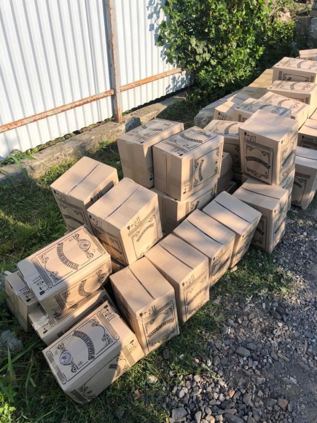 На Волині у фігурантів «криміналу» вилучили 3 тонни алкоголю сумнівної якості. ВІДЕО