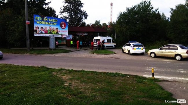 У Луцьку водій на Audi протаранив ворота розважального комплексу. ФОТО