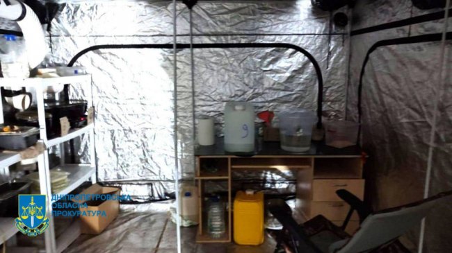 У двох нарколабораторіях на Дніпропетровщині вилучили 4 центнери дурману