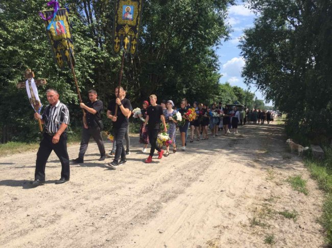 На Волині усім селом провели в останню дорогу директора школи, який присвятив роботі 36 років життя
