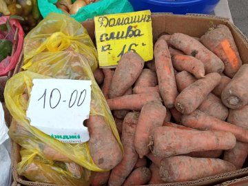 Скільки у Луцьку коштує морква на ринку