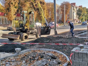 У Луцьку частково відновили ремонт проспекту Волі. ВІДЕО
