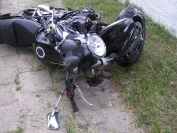 На Ковельщині п'яний мотоцикліст врізався в стовп
