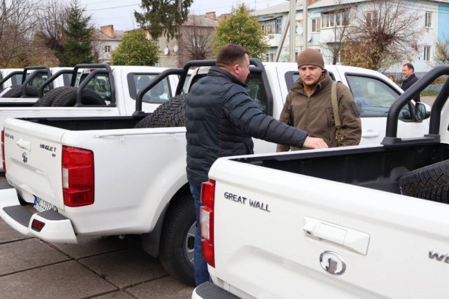 Військові, які захищають критичну інфраструктуру Волині, отримали 15 автівок. ФОТО, ВІДЕО