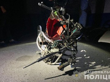 На Рівненщині четверо юнаків та дівчат зіткнулися на мотоциклах і постраждали