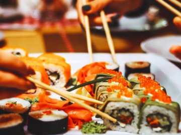 Медик назвав топ популярних продуктів, їсти які небезпечно для здоров'я