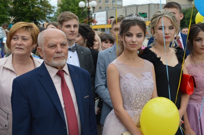 Бал випускників у Ковелі. ФОТО