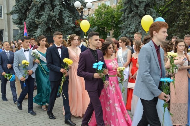 Бал випускників у Ковелі. ФОТО