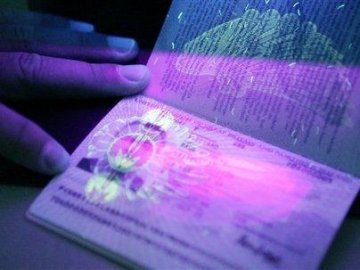Янукович дав добро на біометричні паспорти