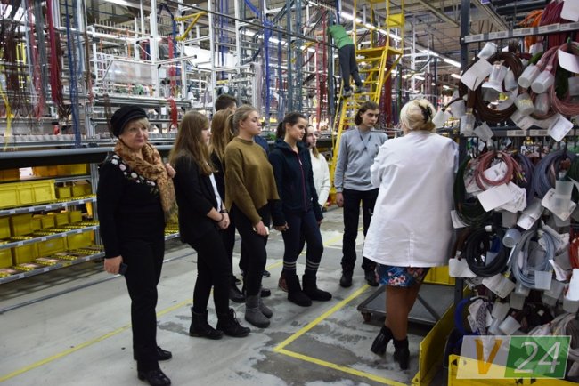 Луцьким школярам показали, як працює «Кромберг енд Шуберт». ФОТО