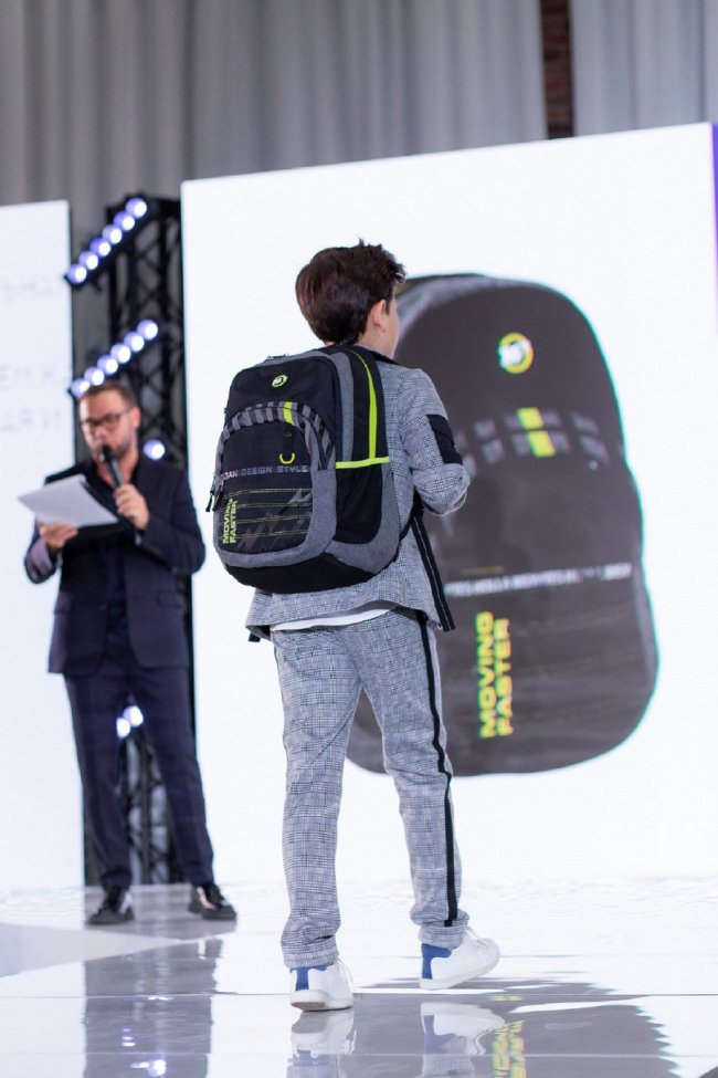 Бренд YES влаштував перший в світі fashion-показ рюкзаків*