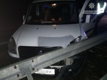 На Волині нетверезий водій в'їхав у відбійник. ФОТО