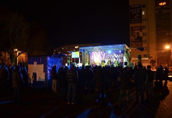 Вечірній Євромайдан у Луцьку. ФОТО. ВІДЕО