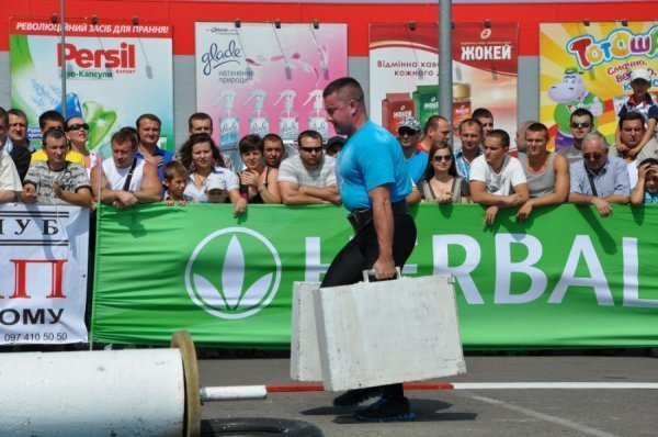Чемпіонат богатирів у Рівному. ФОТО