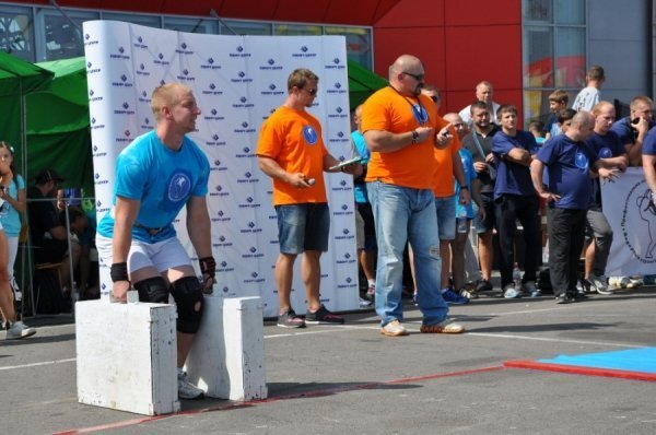 Чемпіонат богатирів у Рівному. ФОТО