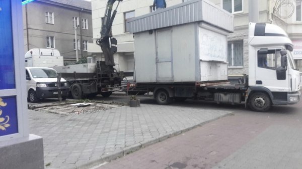 У Луцьку демонтували торгові кіоски. ФОТО