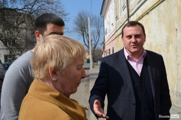 Справа - Андрій Осіпов