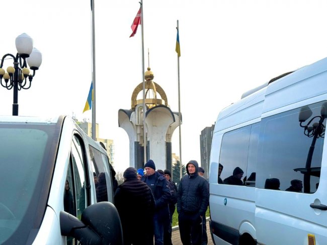 Волиняни допомагають відновлювати теплопостачання у Кривому Розі після ракетної атаки росії