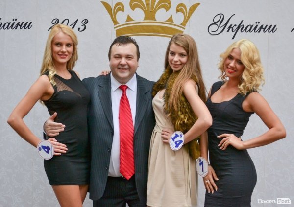 На фото: перша ліворуч - Аліна Гаврилюк, далі Олександр Главацький, Ілона Росоловська, Юлія Ковальчук