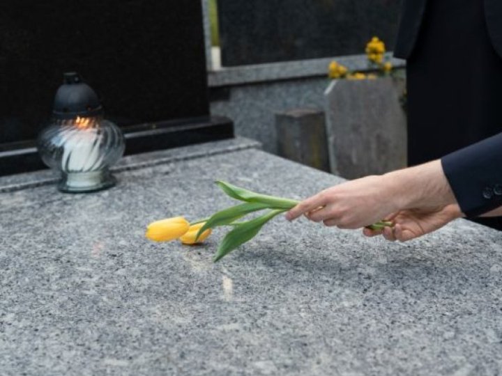 Троїцька поминальна субота 2025: що треба зробити для покійних родичів в цей день