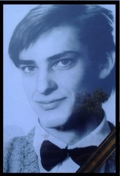 Михайло Миронов. 42-річний уродженець с. Петрівське Балаклійського району Харківської області, солдат розвідувально-диверсійної роти 46-го окремого батальйону спеціального призначення Донбас-Україна 54-ї омбр Михайло Миронов був смертельно поранений 10 бе