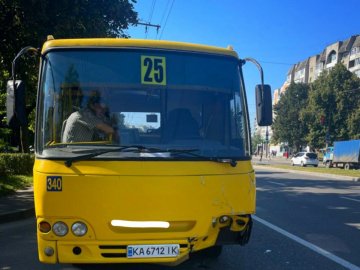 У Луцьку водій маршрутки скоїв ДТП. ФОТО