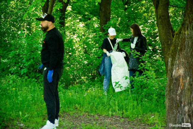 «Це може бути суперлокація»: «Інвестор» влаштував толоку у ботанічному саду на Потебні. ФОТО*