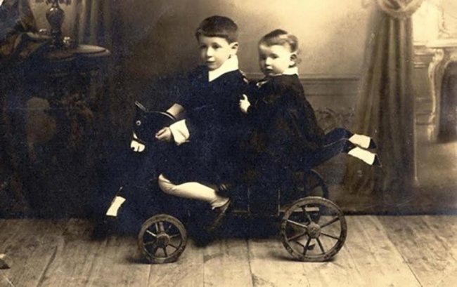 Вбрання дітей з Волині у міжвоєнний період. РЕТРОФОТО 