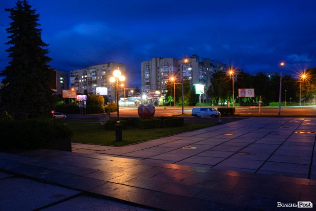 Магія світла: луцький фотограф поділився запохлюючими світлинами нічного міста