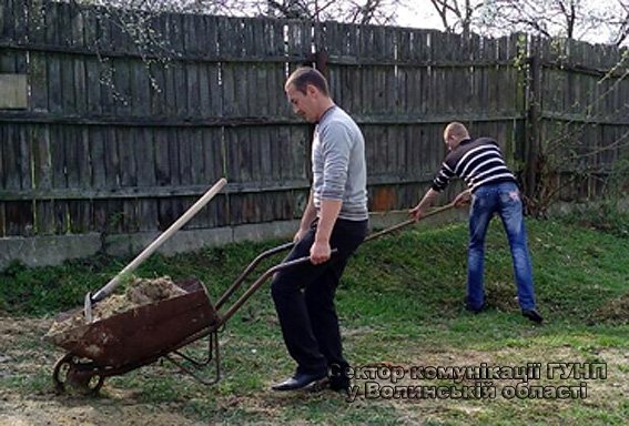 На Волині поліцейські вийшли на толоку. ФОТО 