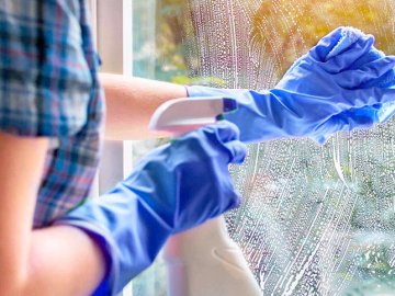 Скільки коштує помити вікна у Луцьку перед Пасхою