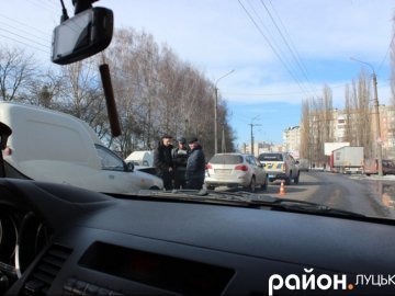Аварія у Луцьку: зіткнулись дві автівки