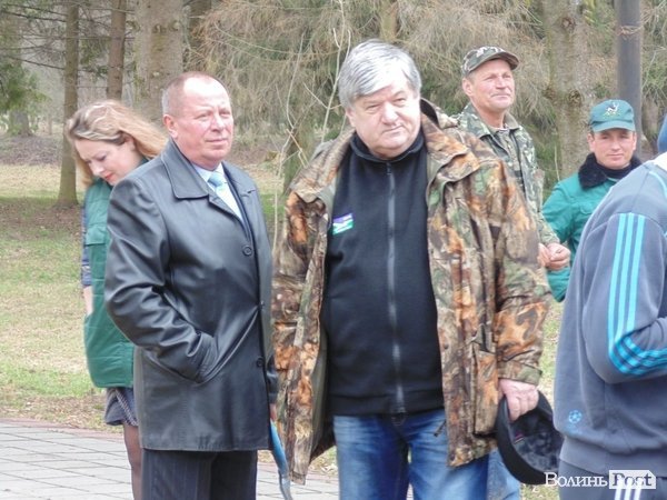 Як мер Луцька з студентами дерева садив. ФОТО