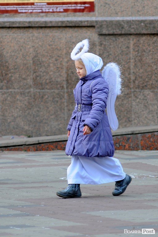 Обличчя різдвяних гулянь у центрі Луцька. ФОТО