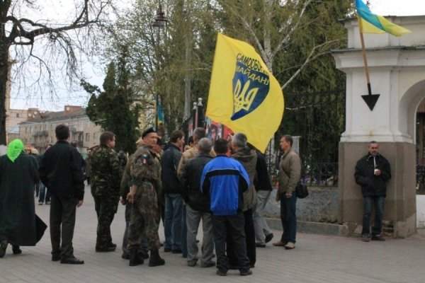 У Луцьку освятили прапор «Самооборони». ФОТО