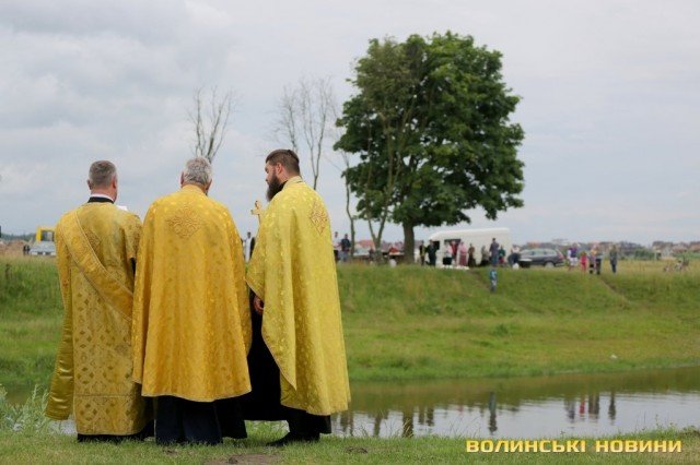 Як у Луцьку на Івана Купала освячували воду у Стиру. ФОТО